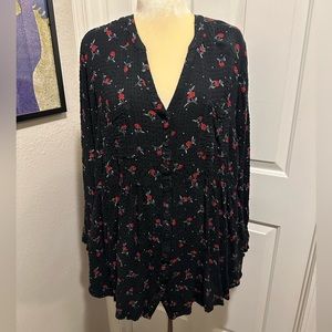 Torrid Emma Ditsy Floral High Low Top. Size 3.